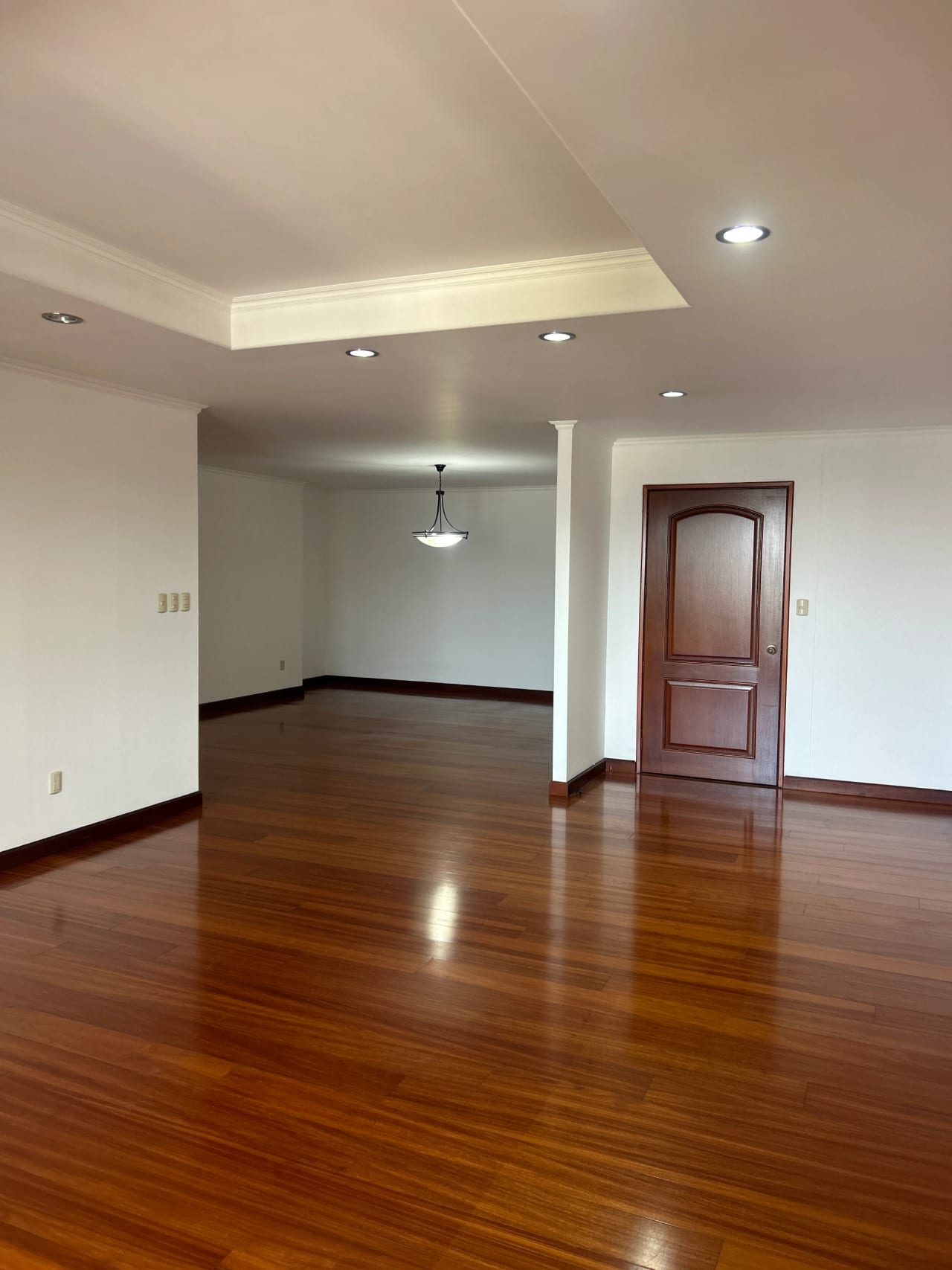 Se renta apartamento en zona 14 - Image 4