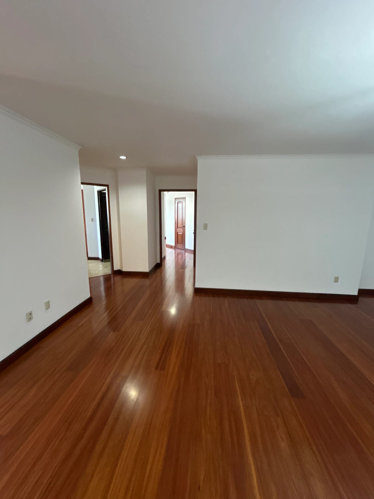 Se renta apartamento en zona 14 - Image 5