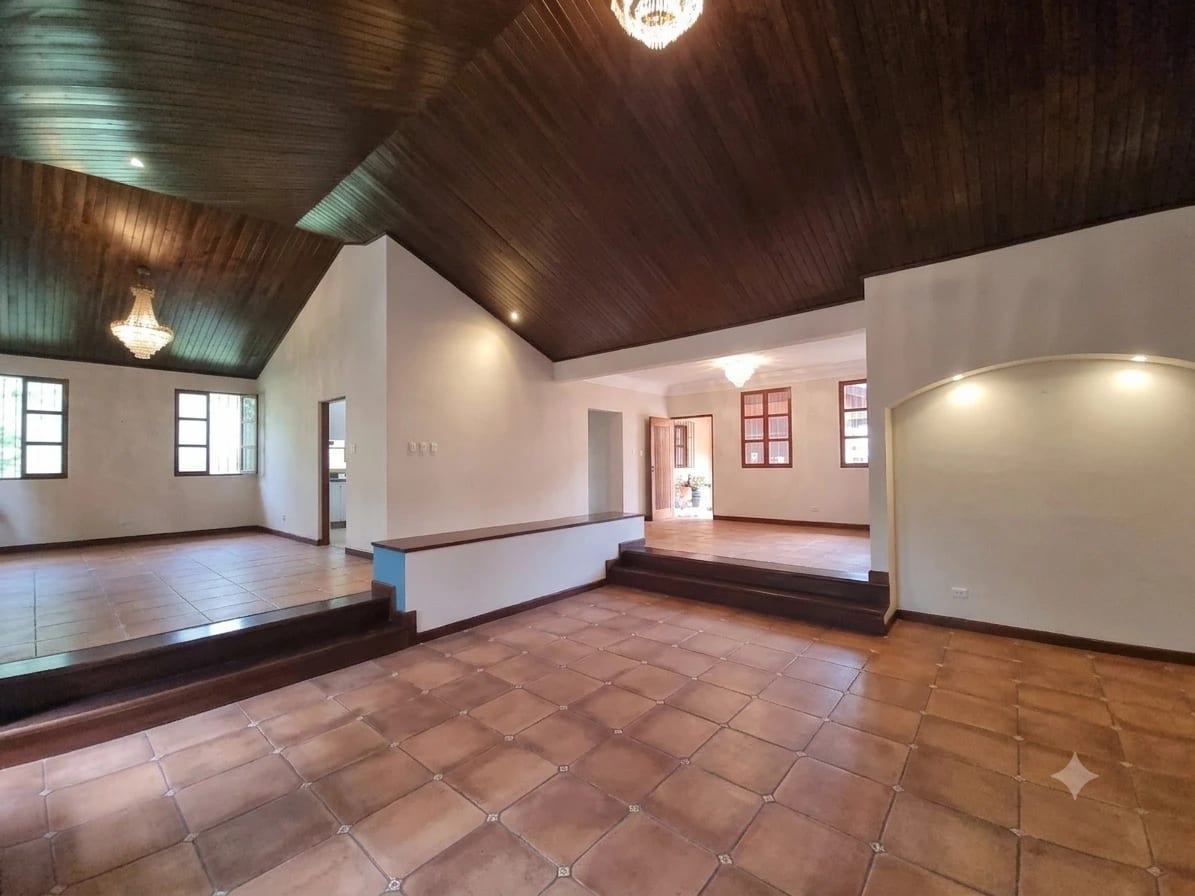 Casa en Venta en Antigua Guatemala — Casa en Venta en Dentro del Casco, Antigua, Sacatepéquez — foto 2 de 17