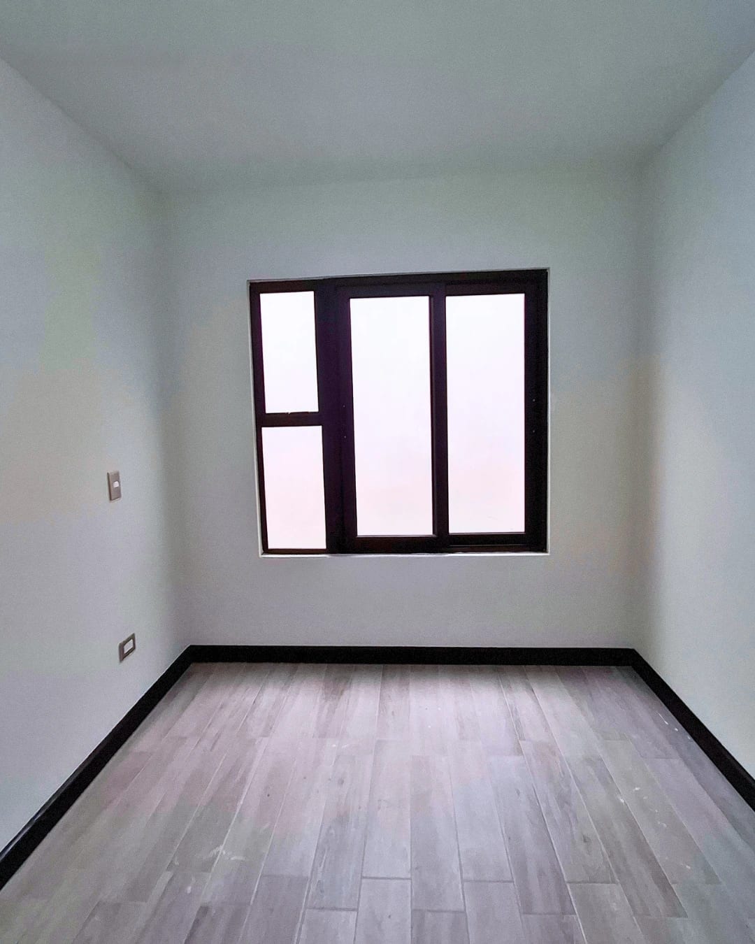 Casa en venta en zona 16, entrega inmediata. — Casa en Venta en Hacienda Real, Zona 16, Guatemala, Ciudad — foto 5 de 9
