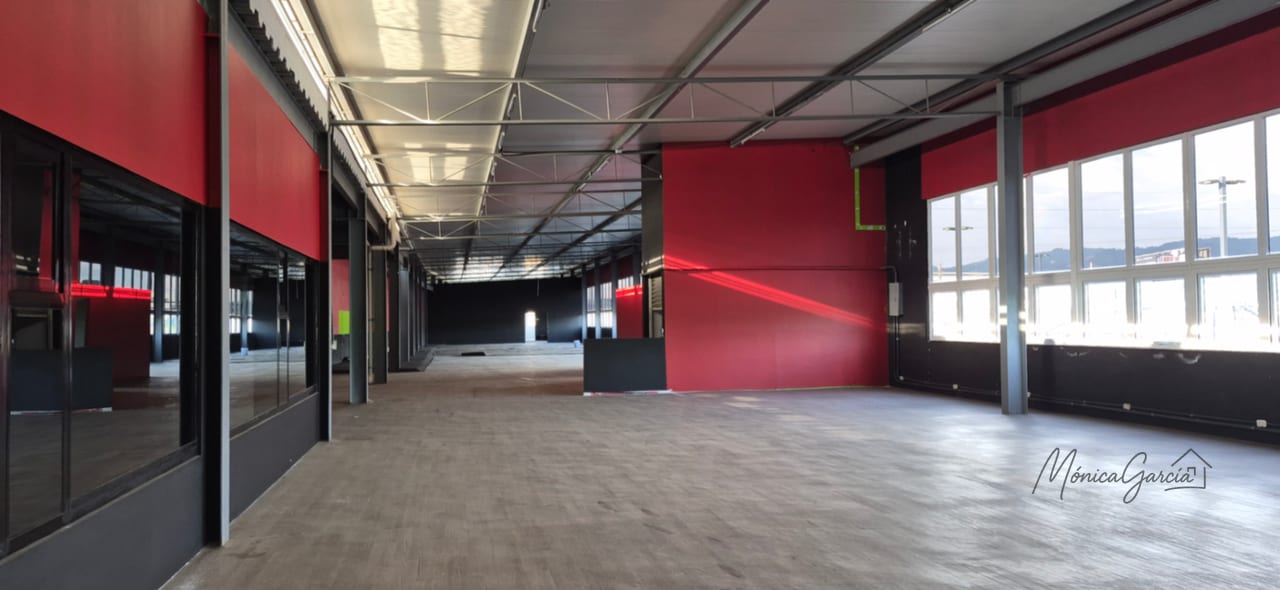 Espacioso Local Comercial de 1,305 m² en RENTA ¡excelente ubicación! — Local en Alquiler en Villa Nueva, Guatemala, Ciudad — foto 2 de 11