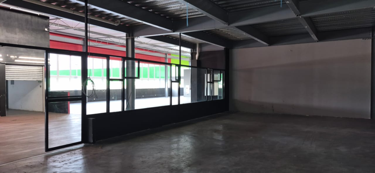Espacioso Local Comercial de 1,305 m² en RENTA ¡excelente ubicación! — Local en Alquiler en Villa Nueva, Guatemala, Ciudad — foto 6 de 11