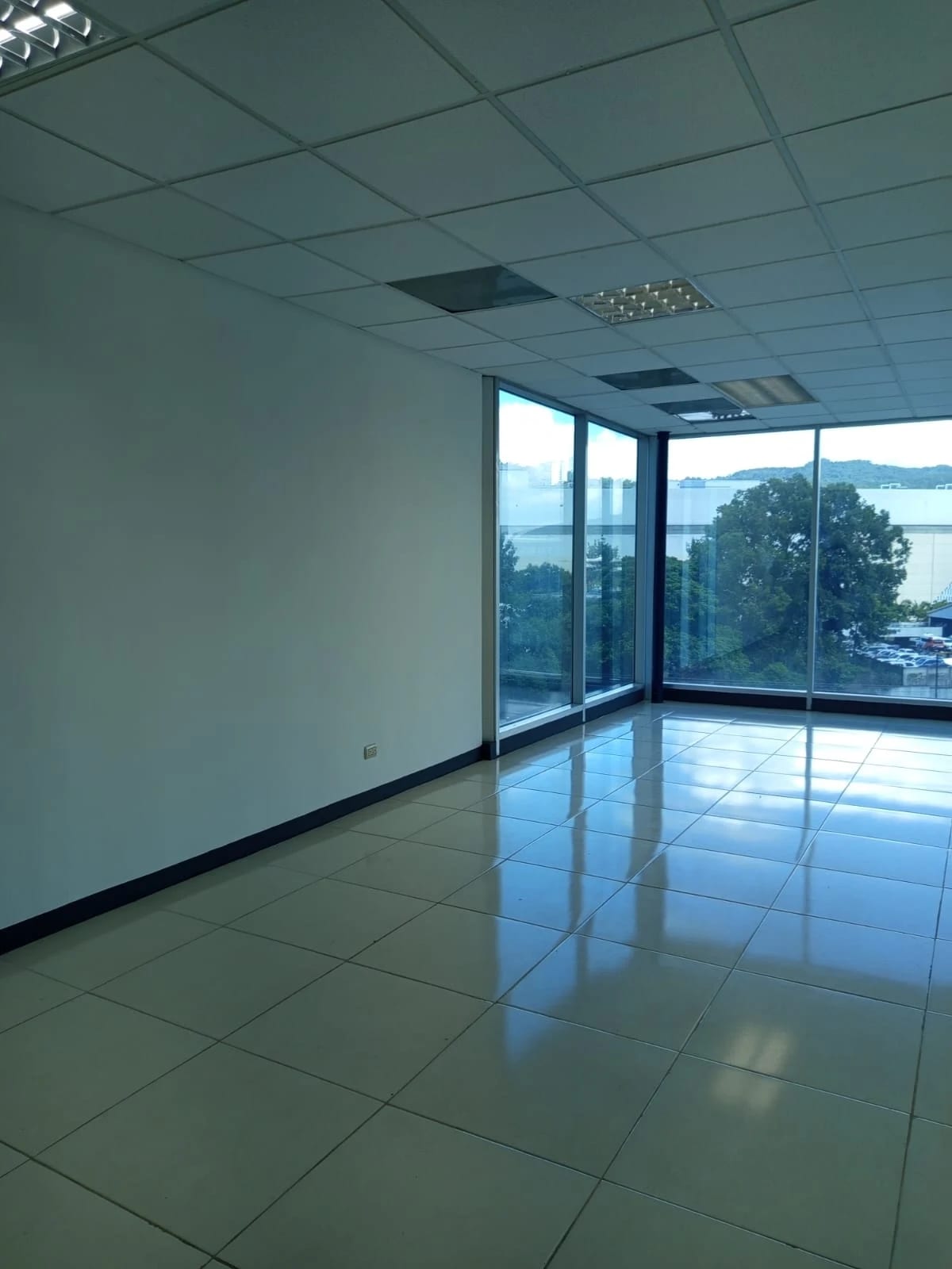 Oficina en renta en Zona Pradera, Zona 10 — Oficina en Alquiler en Zona 10, Guatemala, Ciudad — foto 2 de 17