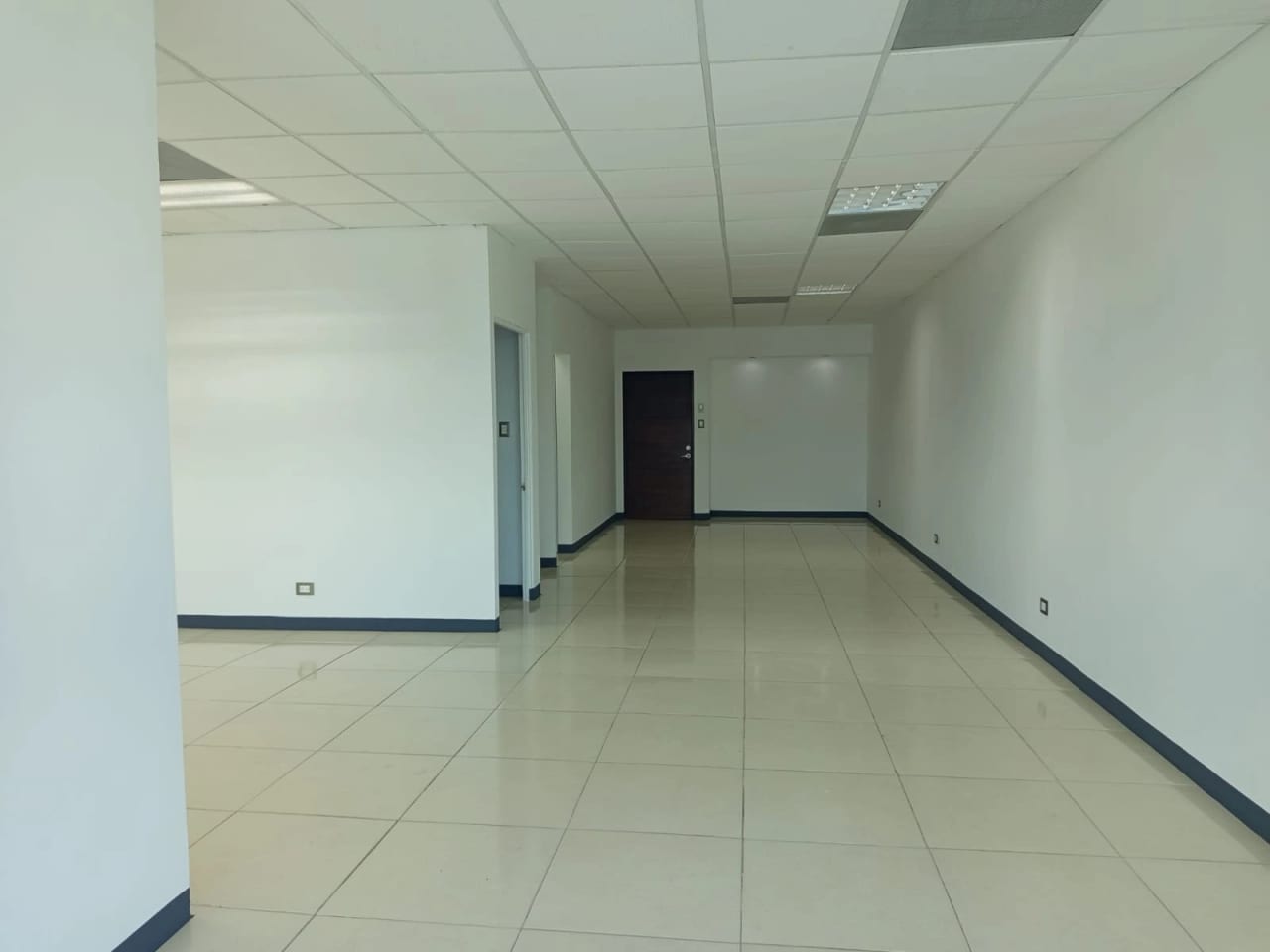 Oficina en renta en Zona Pradera, Zona 10 — Oficina en Alquiler en Zona 10, Guatemala, Ciudad — foto 1 de 17