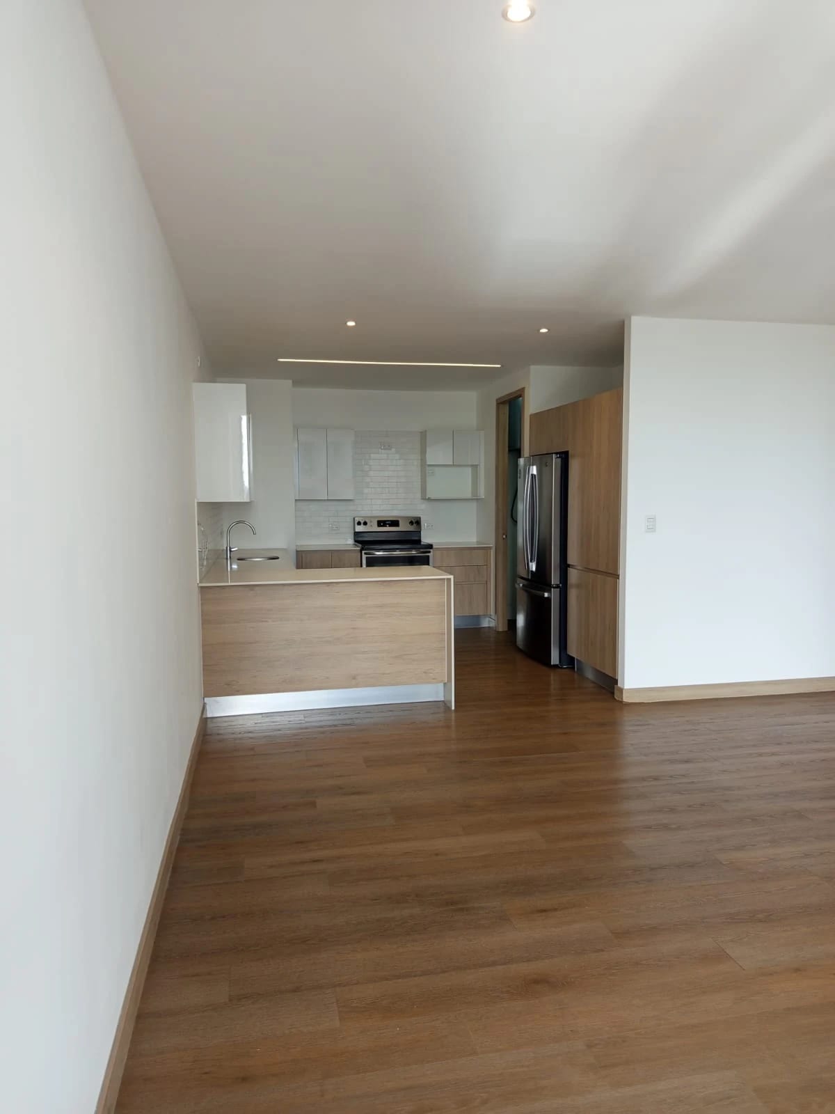 Apto Premium en Renta - Zona 15 | 3 Hab | Nivel 10 — Apartamento en Alquiler en Zona 15, Guatemala, Ciudad — foto 7 de 15