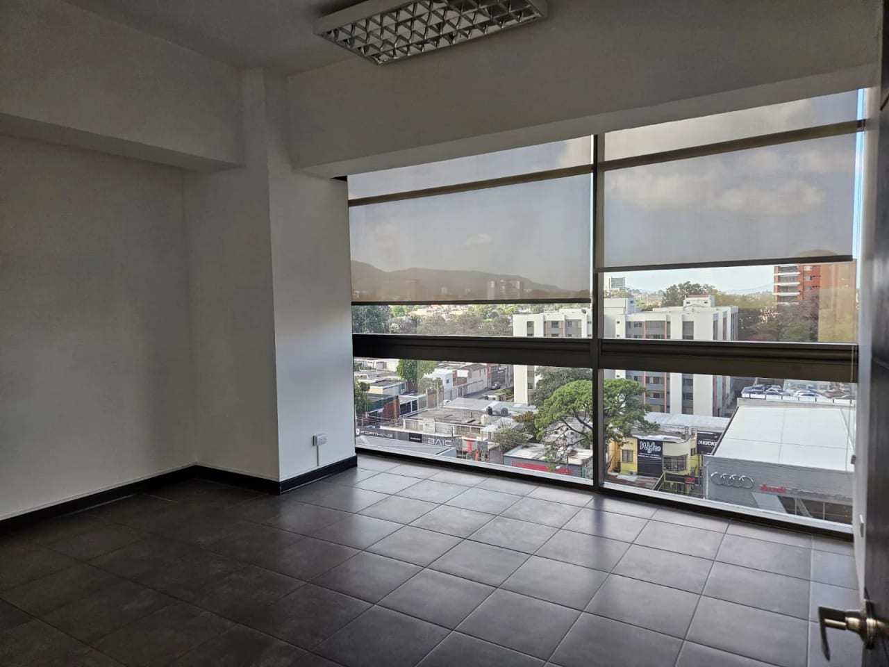 Renta Oficina Moderna 91M2 Tabicada en Torino Zona 10 — Oficina en Alquiler en Zona 10, Guatemala, Ciudad — foto 1 de 3