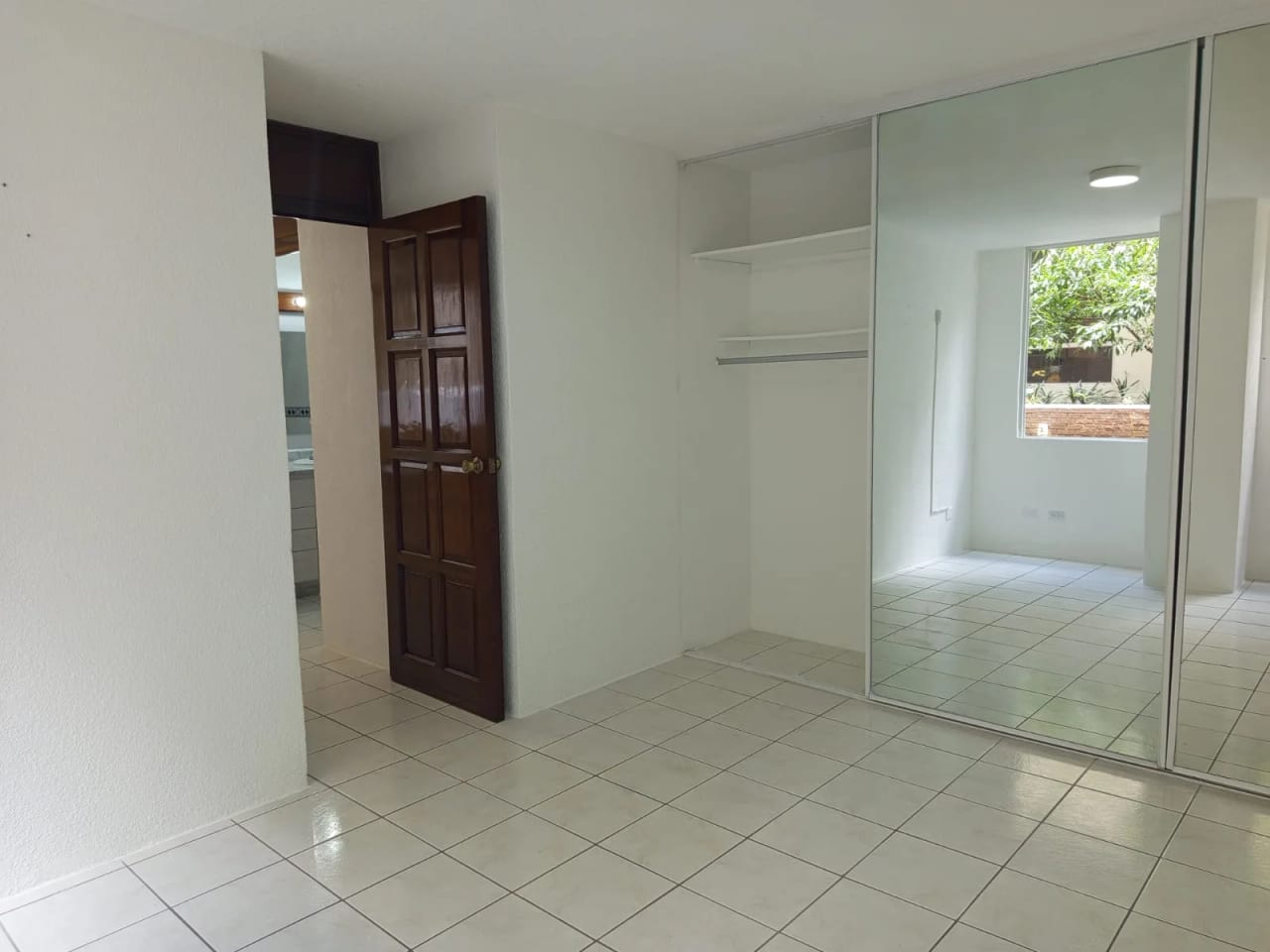 En Venta Apartamento 1 Habitacion la Montaña Zona 16 - 2 Parqueos — Apartamento en Venta en Zona 16, Guatemala, Ciudad — foto 8 de 14