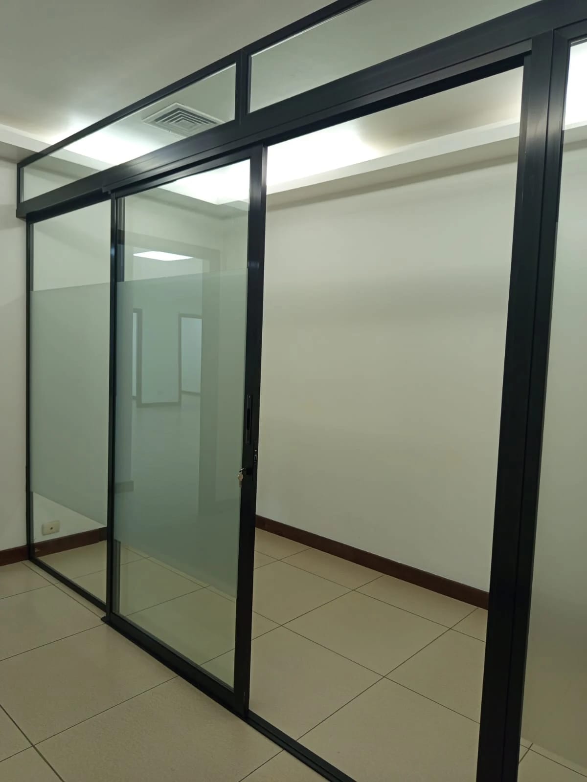 Se Renta Oficina en Edificio Avante Zona 15 — Oficina en Alquiler en Zona 15, Guatemala, Ciudad — foto 3 de 17