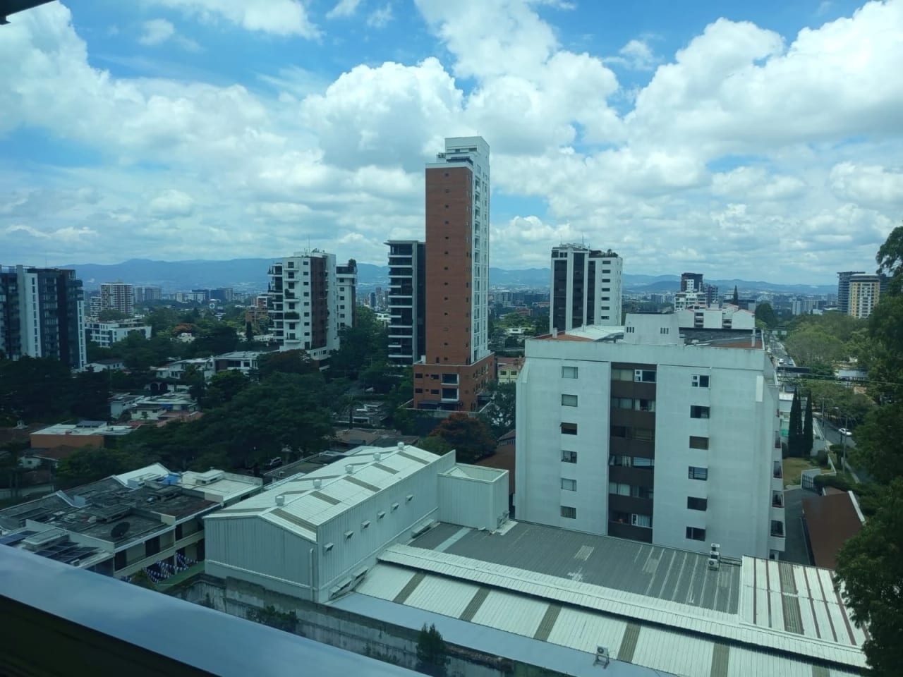 Se Renta Oficina en Edificio Avante Zona 15 — Oficina en Alquiler en Zona 15, Guatemala, Ciudad — foto 4 de 17