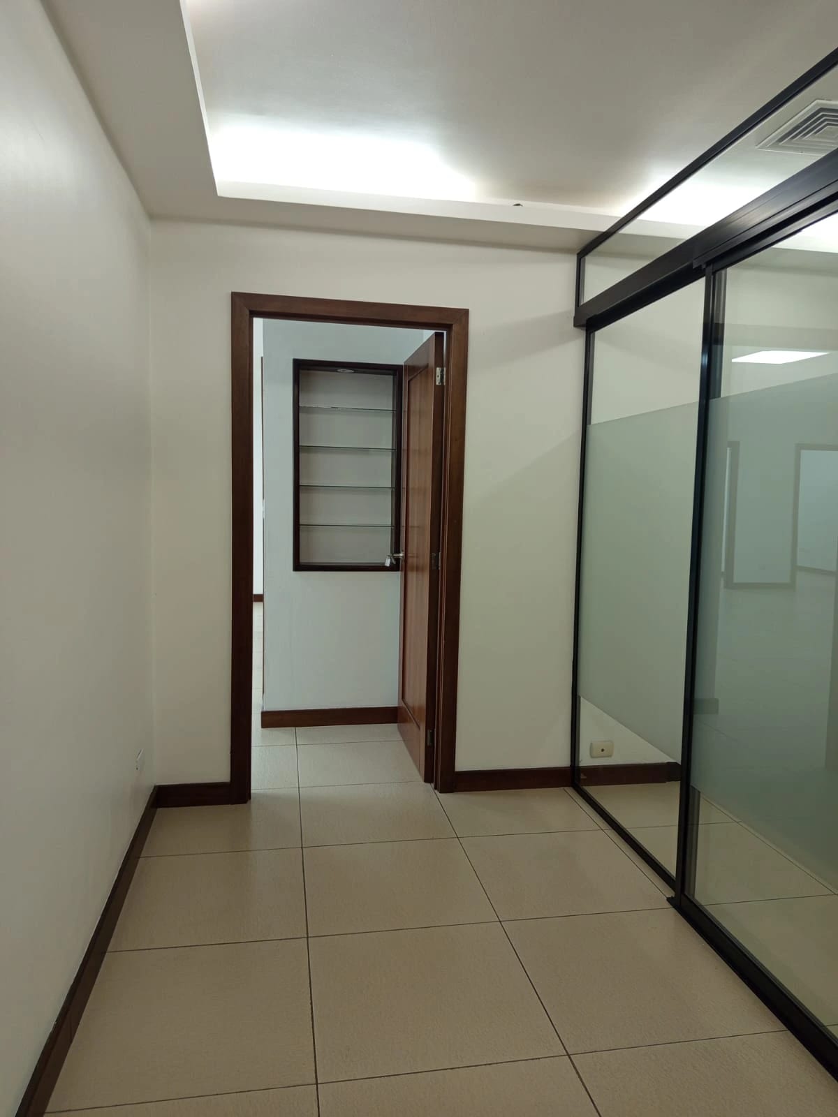 Se Renta Oficina en Edificio Avante Zona 15 — Oficina en Alquiler en Zona 15, Guatemala, Ciudad — foto 6 de 17