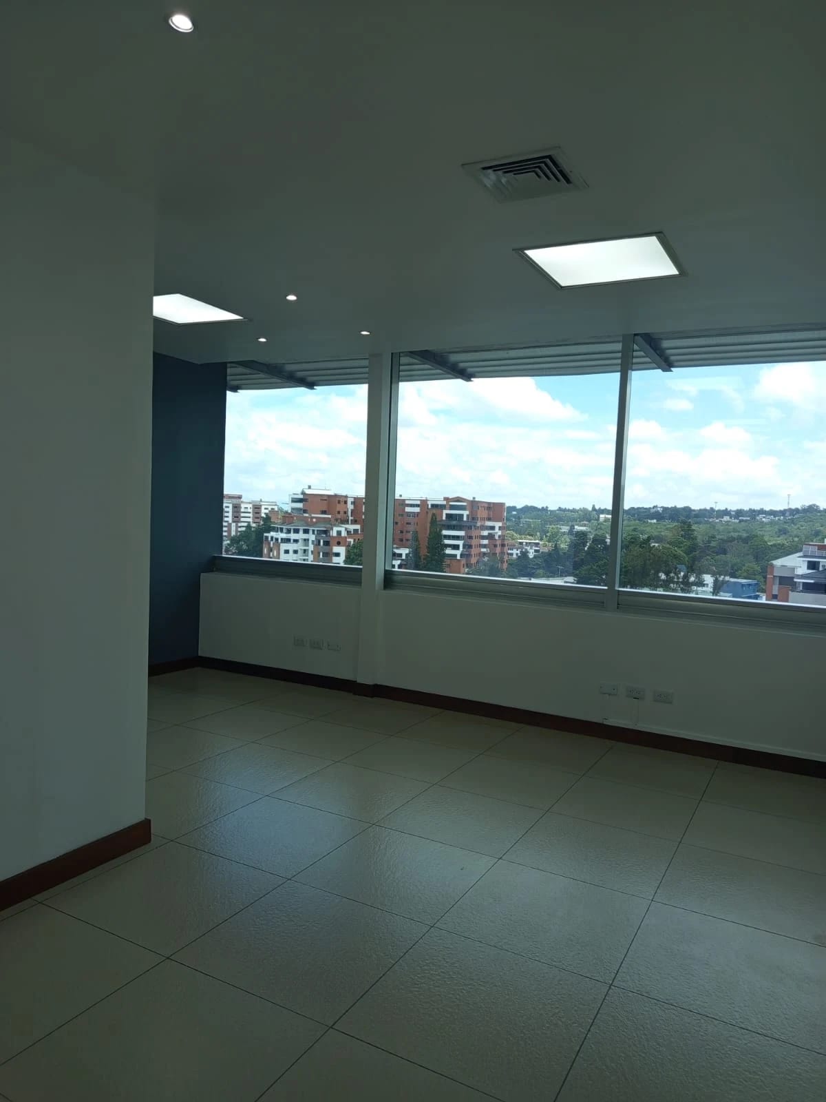 Se Renta Oficina en Edificio Avante Zona 15 — Oficina en Alquiler en Zona 15, Guatemala, Ciudad — foto 10 de 17