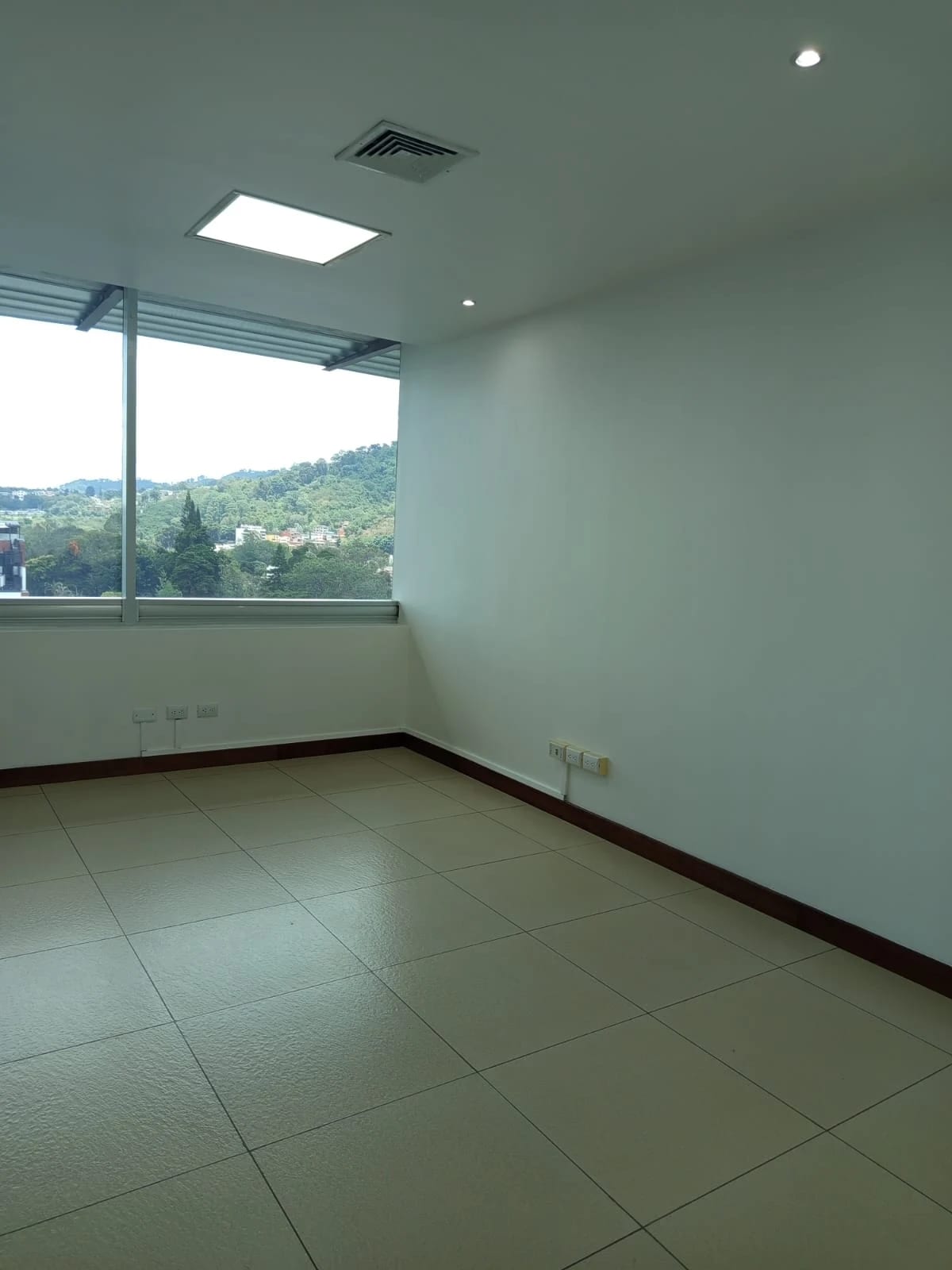 Se Renta Oficina en Edificio Avante Zona 15 — Oficina en Alquiler en Zona 15, Guatemala, Ciudad — foto 11 de 17