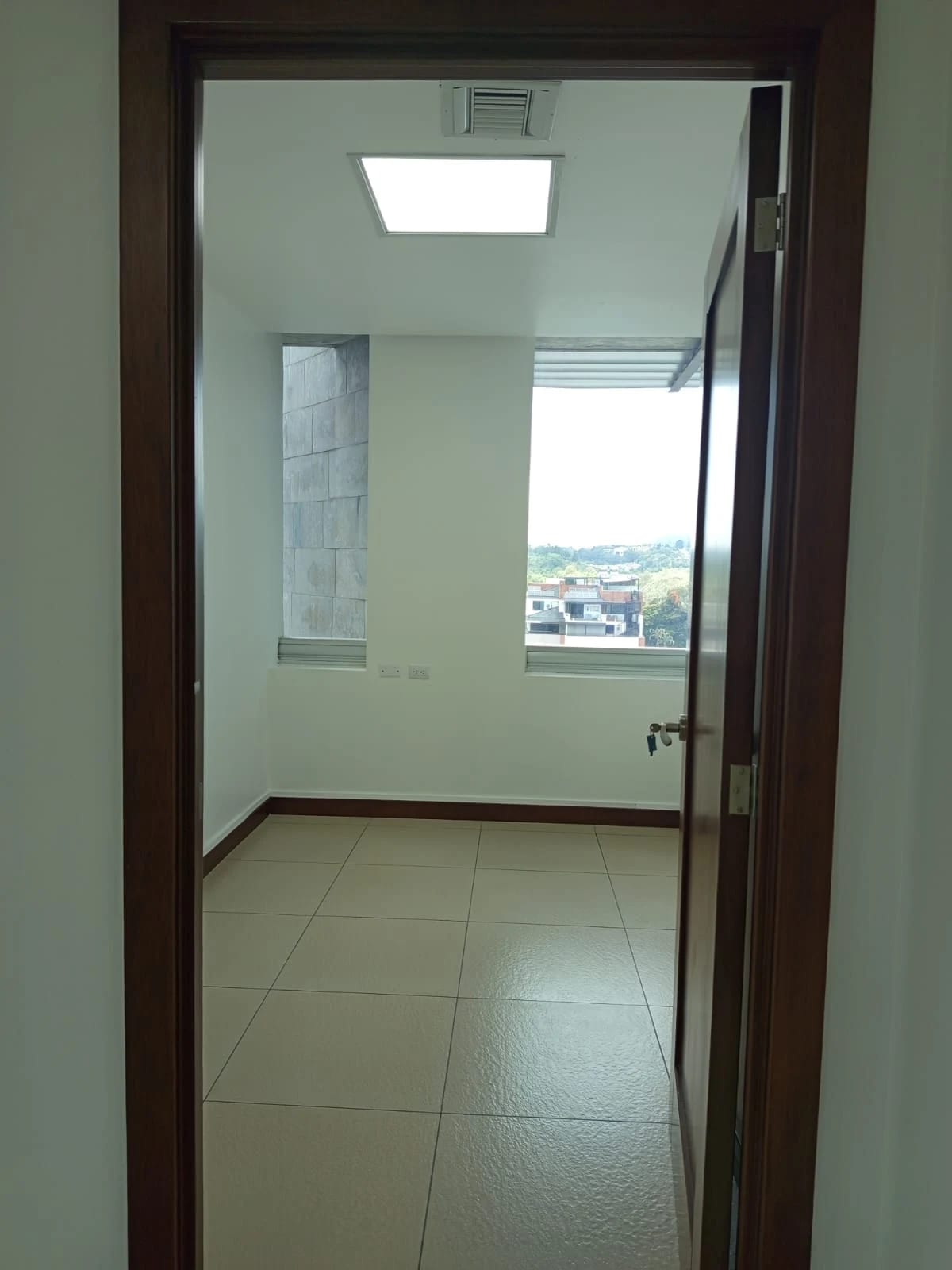 Se Renta Oficina en Edificio Avante Zona 15 — Oficina en Alquiler en Zona 15, Guatemala, Ciudad — foto 14 de 17