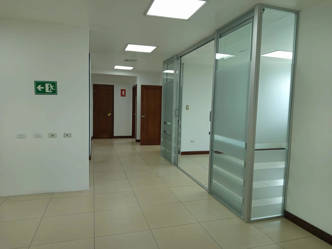 Se Renta Oficina en Edificio Avante Zona 15 — Oficina en Alquiler en Zona 15, Guatemala, Ciudad — foto 15 de 17
