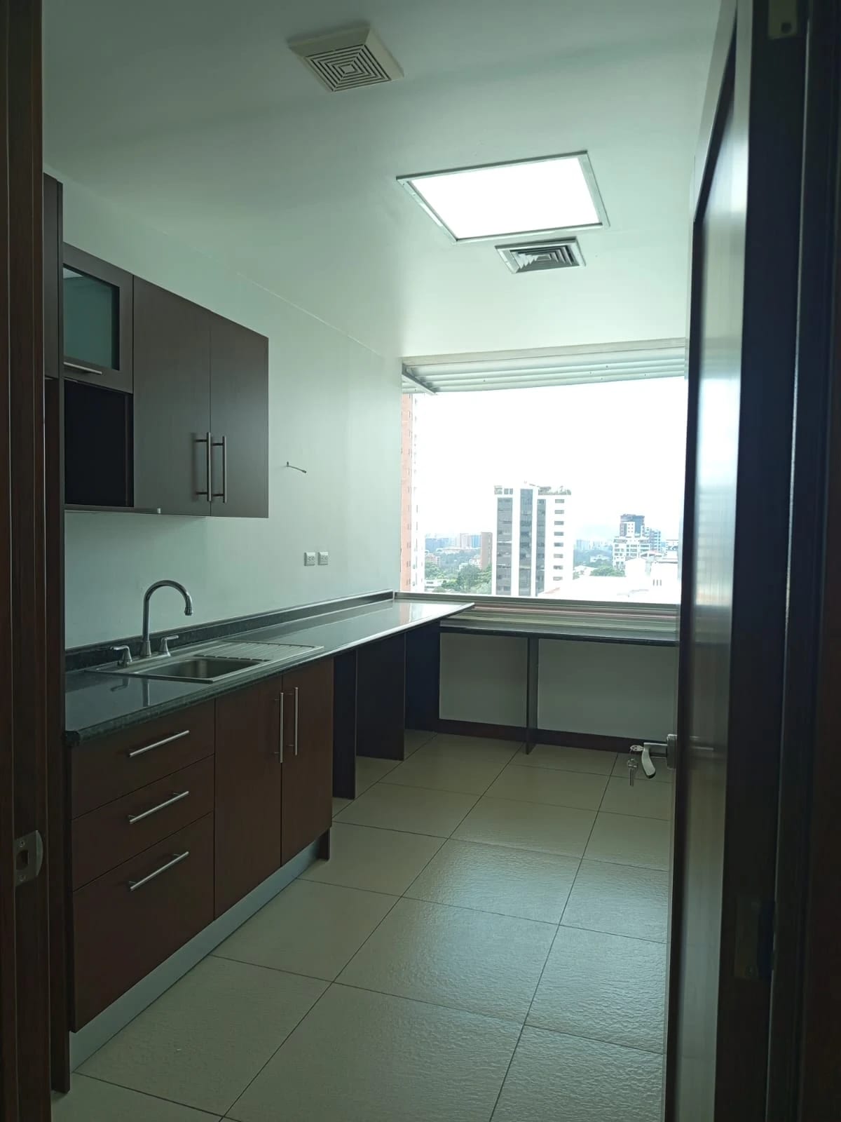 Se Renta Oficina en Edificio Avante Zona 15 — Oficina en Alquiler en Zona 15, Guatemala, Ciudad — foto 17 de 17