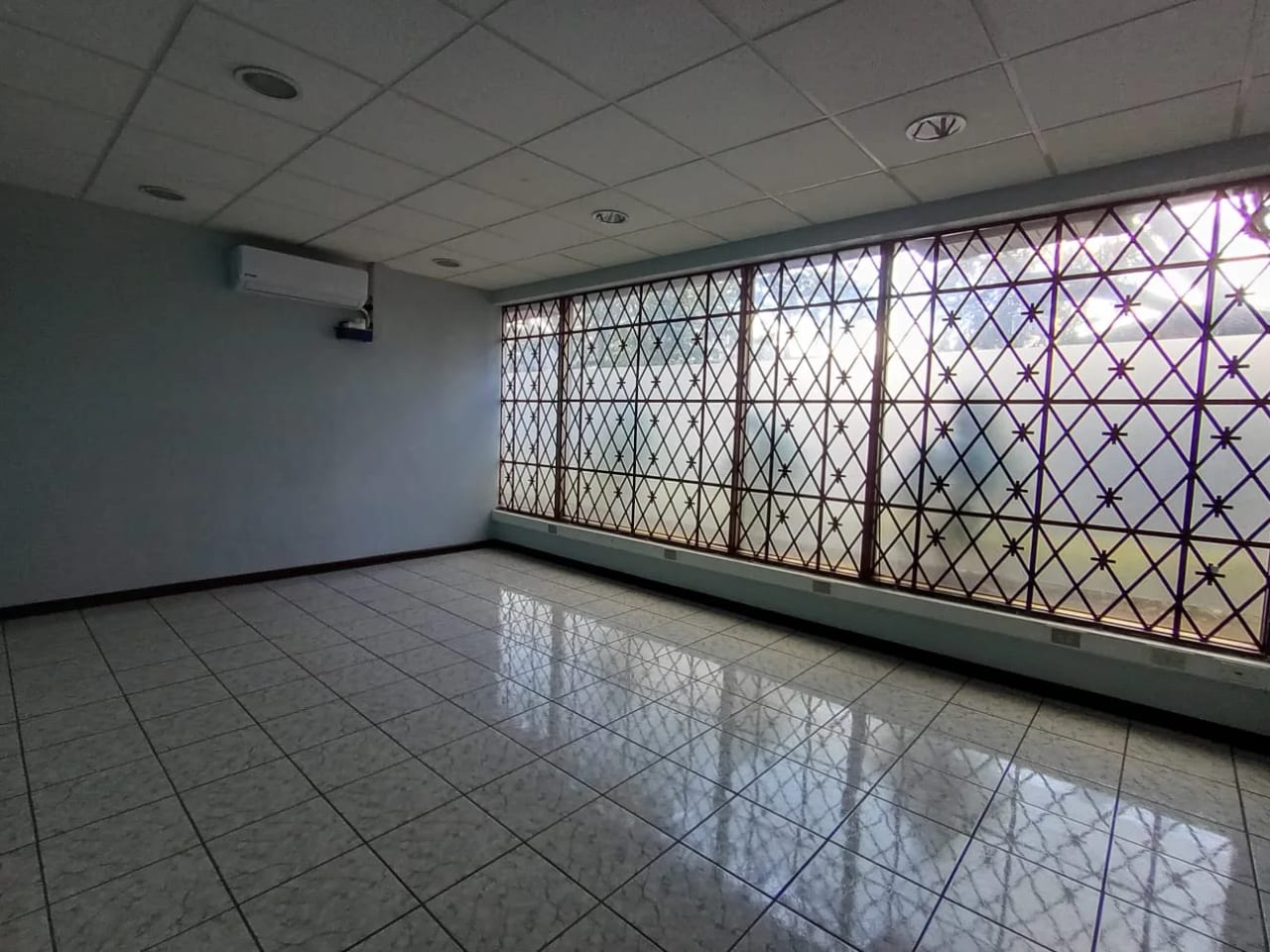 Oficina en renta en zona 9 — Oficina en Alquiler en Zona 9, Guatemala, Ciudad — foto 8 de 11