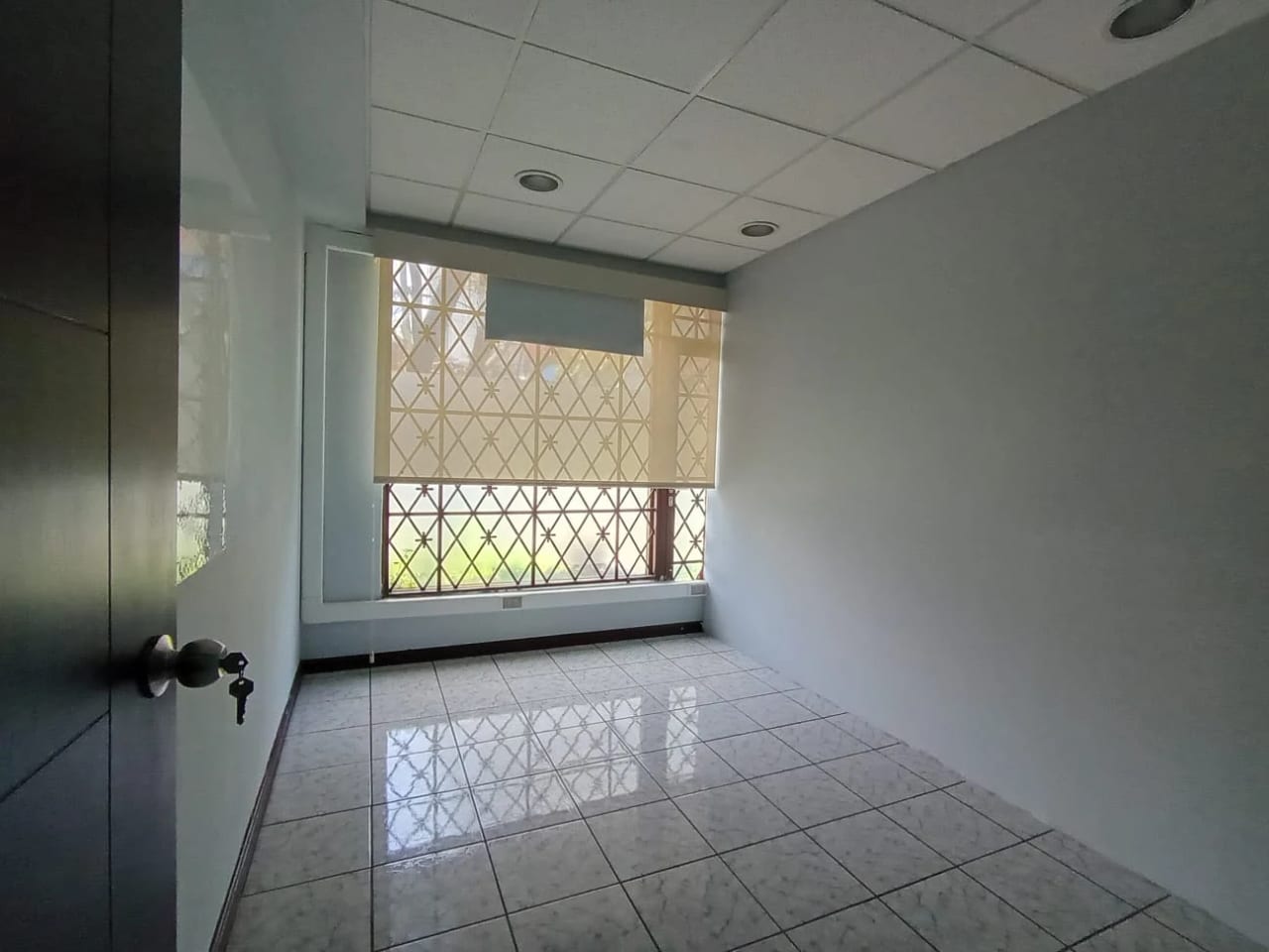 Oficina en renta en zona 9 — Oficina en Alquiler en Zona 9, Guatemala, Ciudad — foto 9 de 11