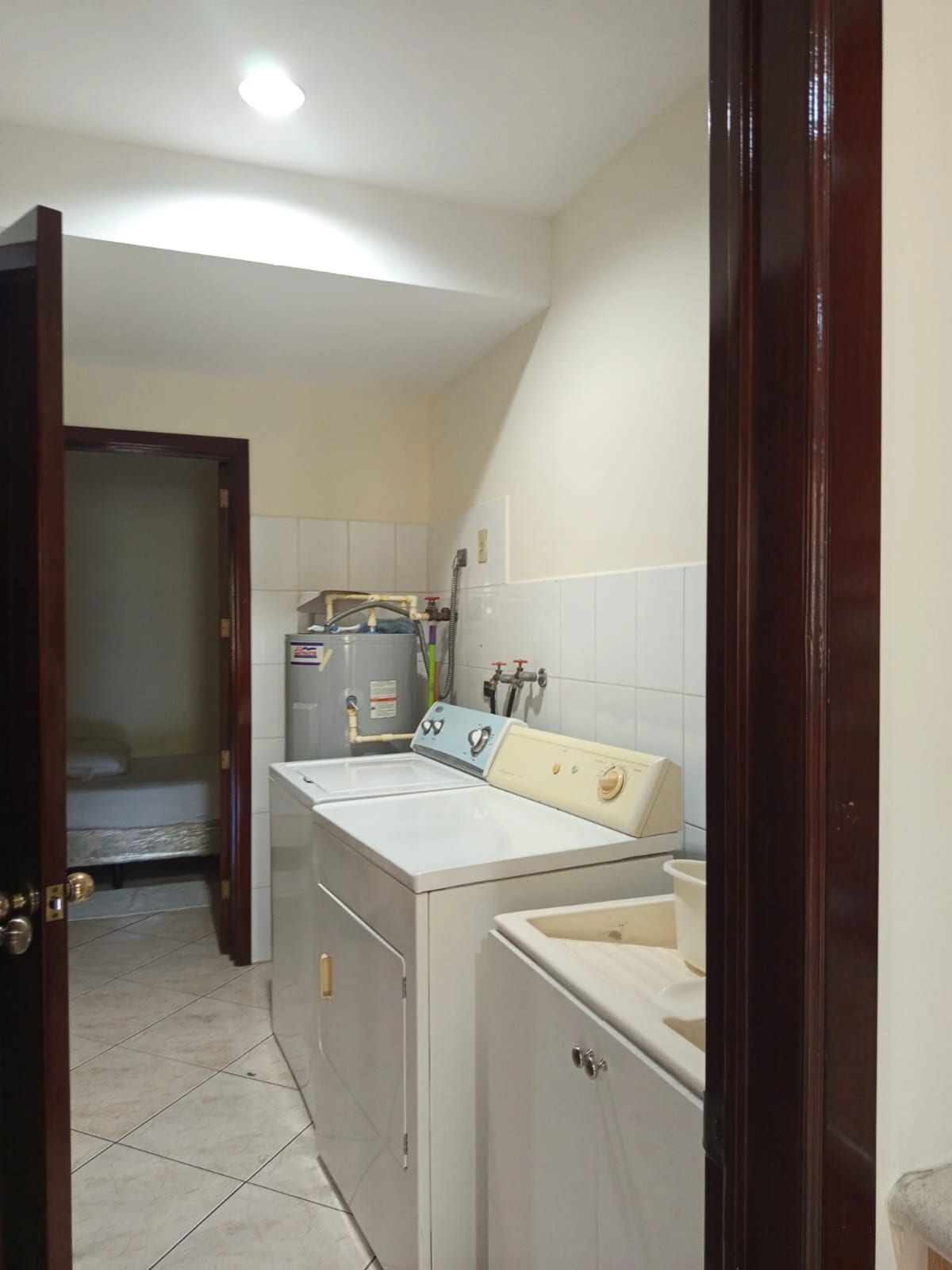 Apartamento en renta amueblado en zona 10 de 3 habitaciones — Apartamento en Alquiler en Zona 10, Guatemala, Ciudad — foto 6 de 17