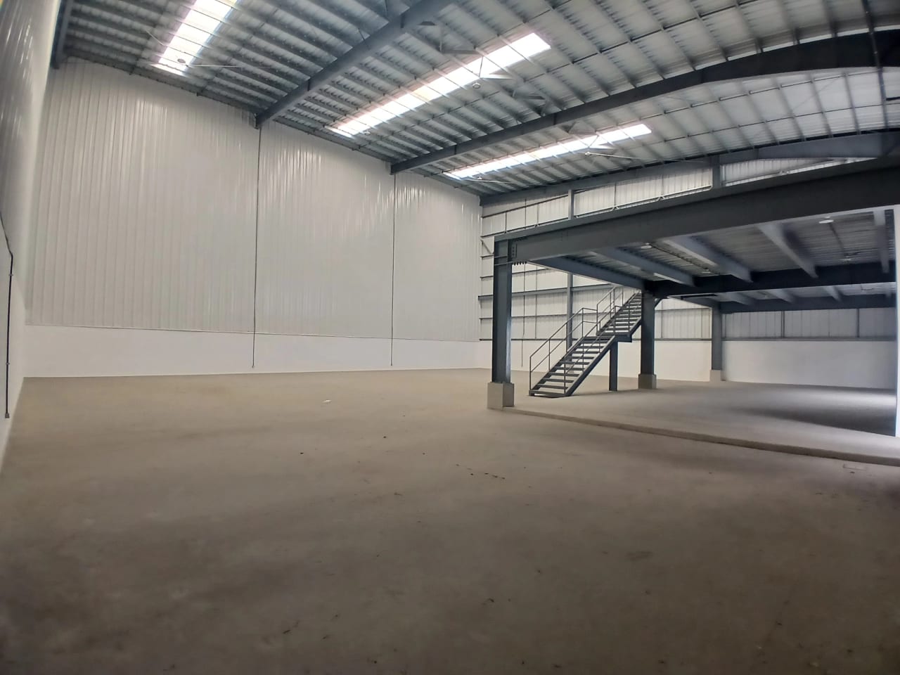 Bodega en venta en Amatitlán — Bodega / Ofibodega en Venta en Amatitlán, Guatemala, Ciudad — foto 2 de 8