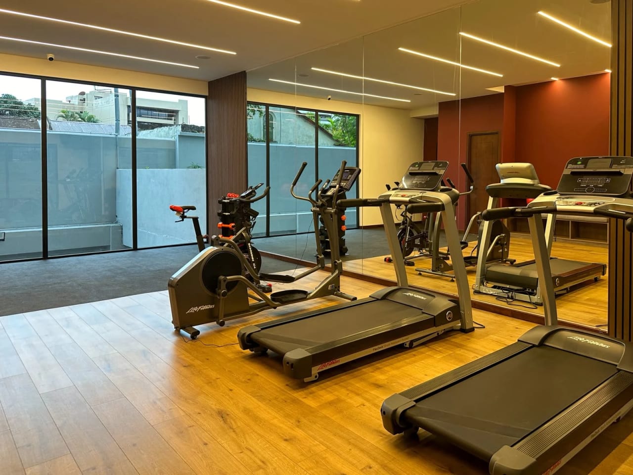 Gimnasio — APARTAMENTO EN VENTA Edificio Naori Zona 10 — Apartamento en Venta en Naori, Zona 10, Guatemala, Ciudad — foto 14 de 15