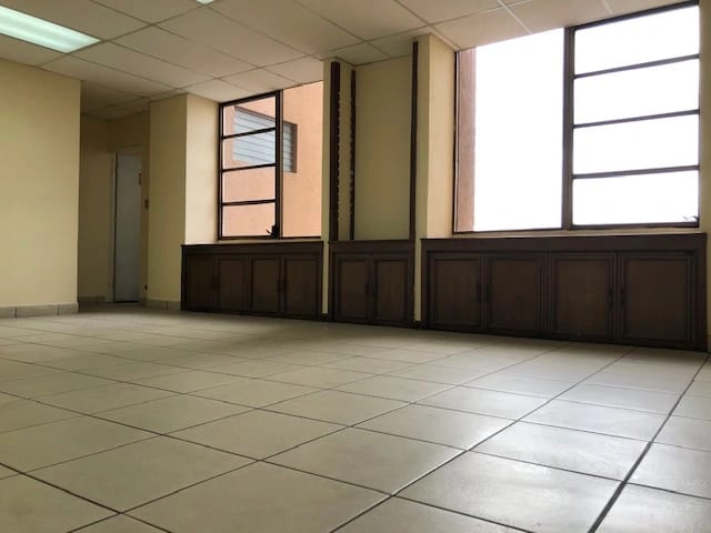 Se Renta Oficina en Zona 9 — Oficina en Alquiler en Zona 9, Guatemala, Ciudad — foto 1 de 3