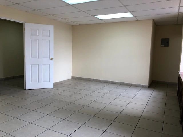 Se Renta Oficina en Zona 9 — Oficina en Alquiler en Zona 9, Guatemala, Ciudad — foto 2 de 3