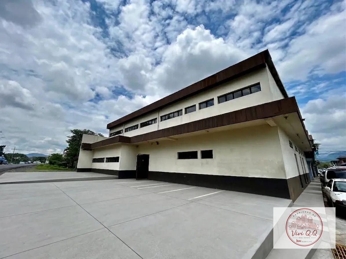 Edificio Comercial a Orilla de Carretera a Taxisco (2 Niveles) — Edificio en Alquiler en Escuintla, Escuintla — foto 1 de 17