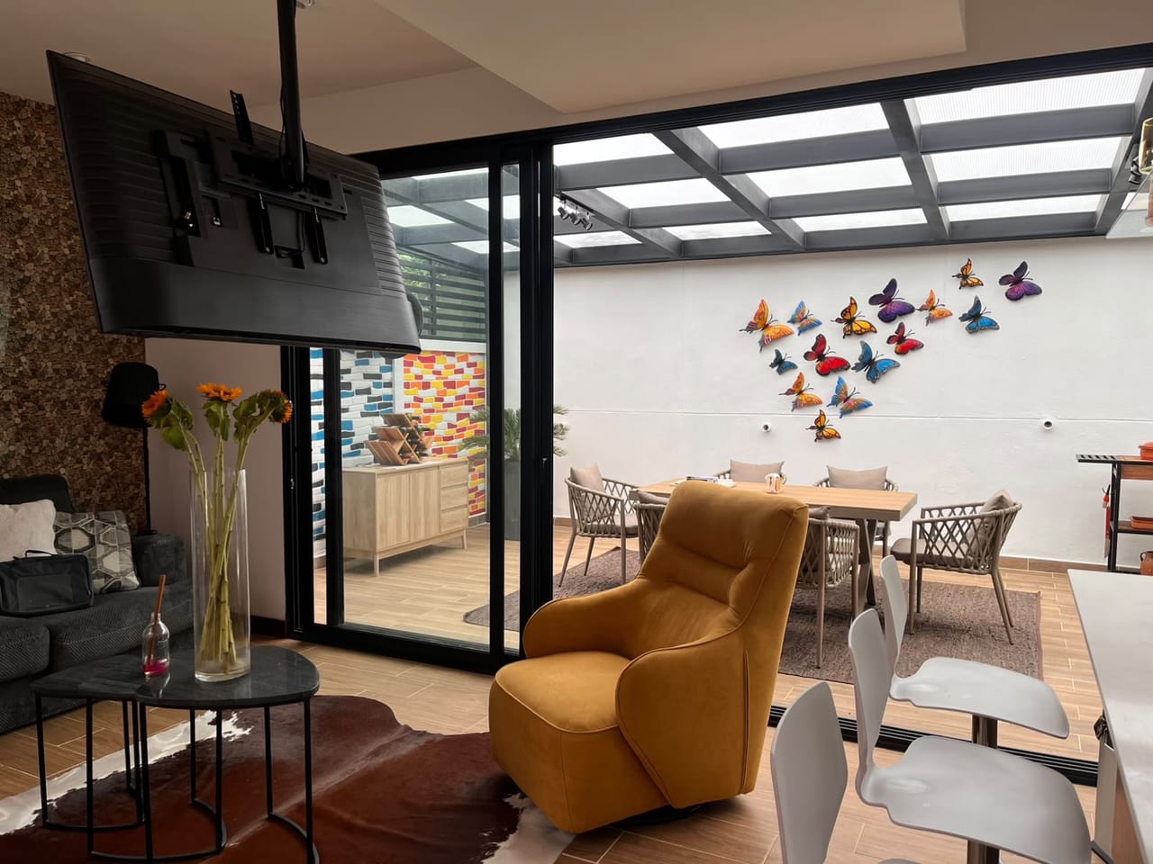 sala y pergola — Casa en Venta Santa Catarina Pinula Condominio 7 Gotas — Casa en Venta en km 16-20, Carretera a El Salvador, Guatemala, Ciudad — foto 11 de 17