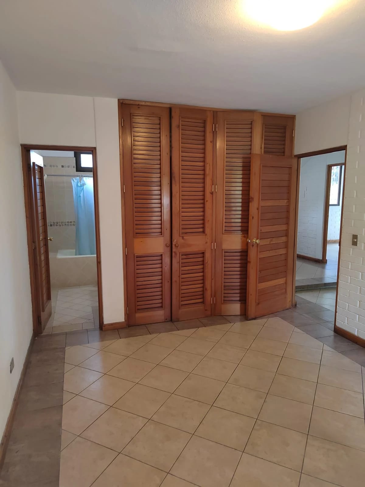 Se renta casa en zona 10 lista para ocupar — Casa en Alquiler en Zona 10, Guatemala, Ciudad — foto 3 de 17