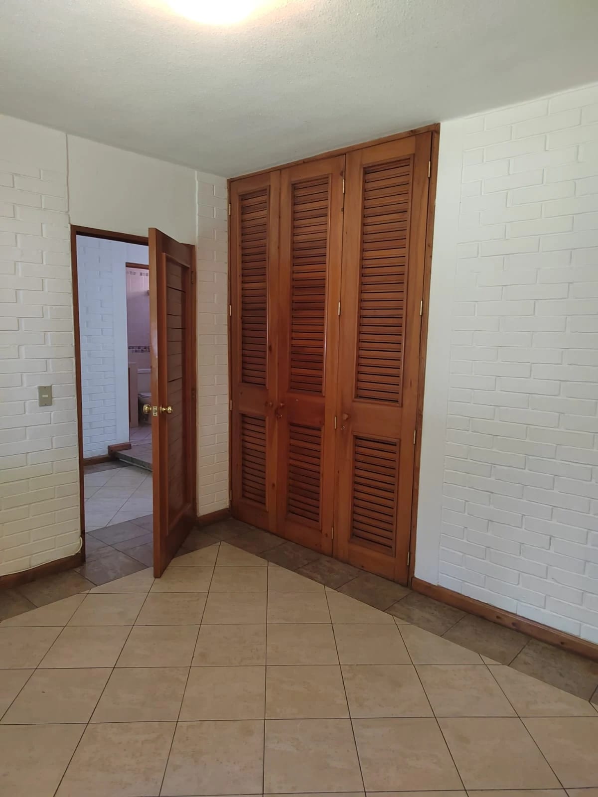 Se renta casa en zona 10 lista para ocupar — Casa en Alquiler en Zona 10, Guatemala, Ciudad — foto 4 de 17