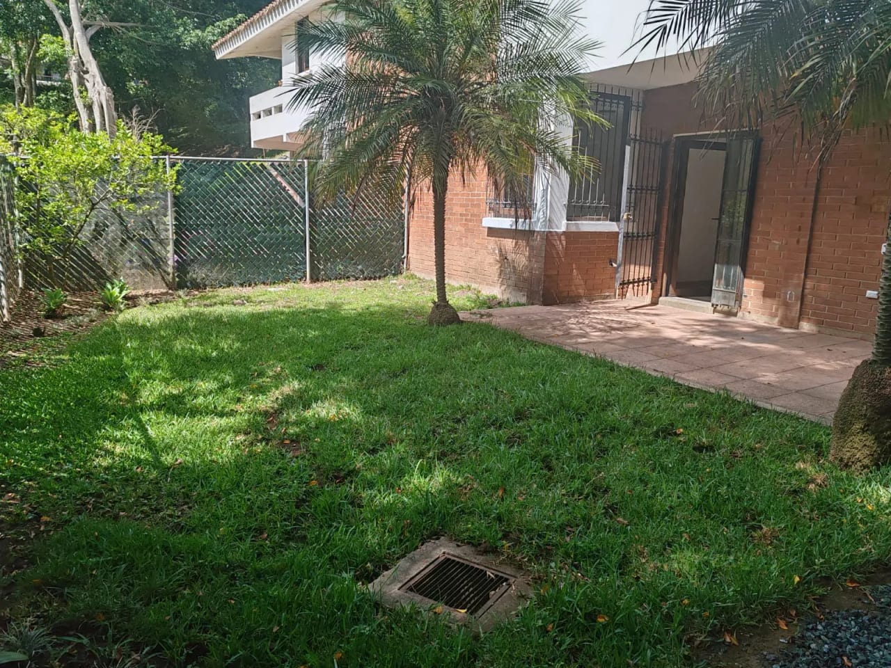 Se renta casa en zona 10 lista para ocupar — Casa en Alquiler en Zona 10, Guatemala, Ciudad — foto 15 de 17