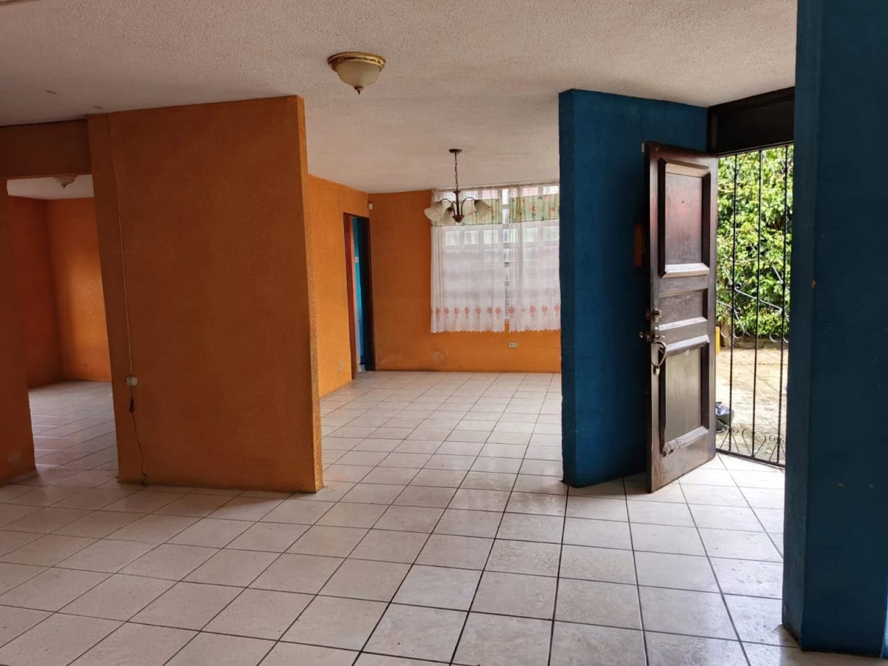 Casa En Venta zona 16 Colonia Montesano — Casa en Venta en Santa Rosita, Zona 16, Guatemala, Ciudad — foto 3 de 17