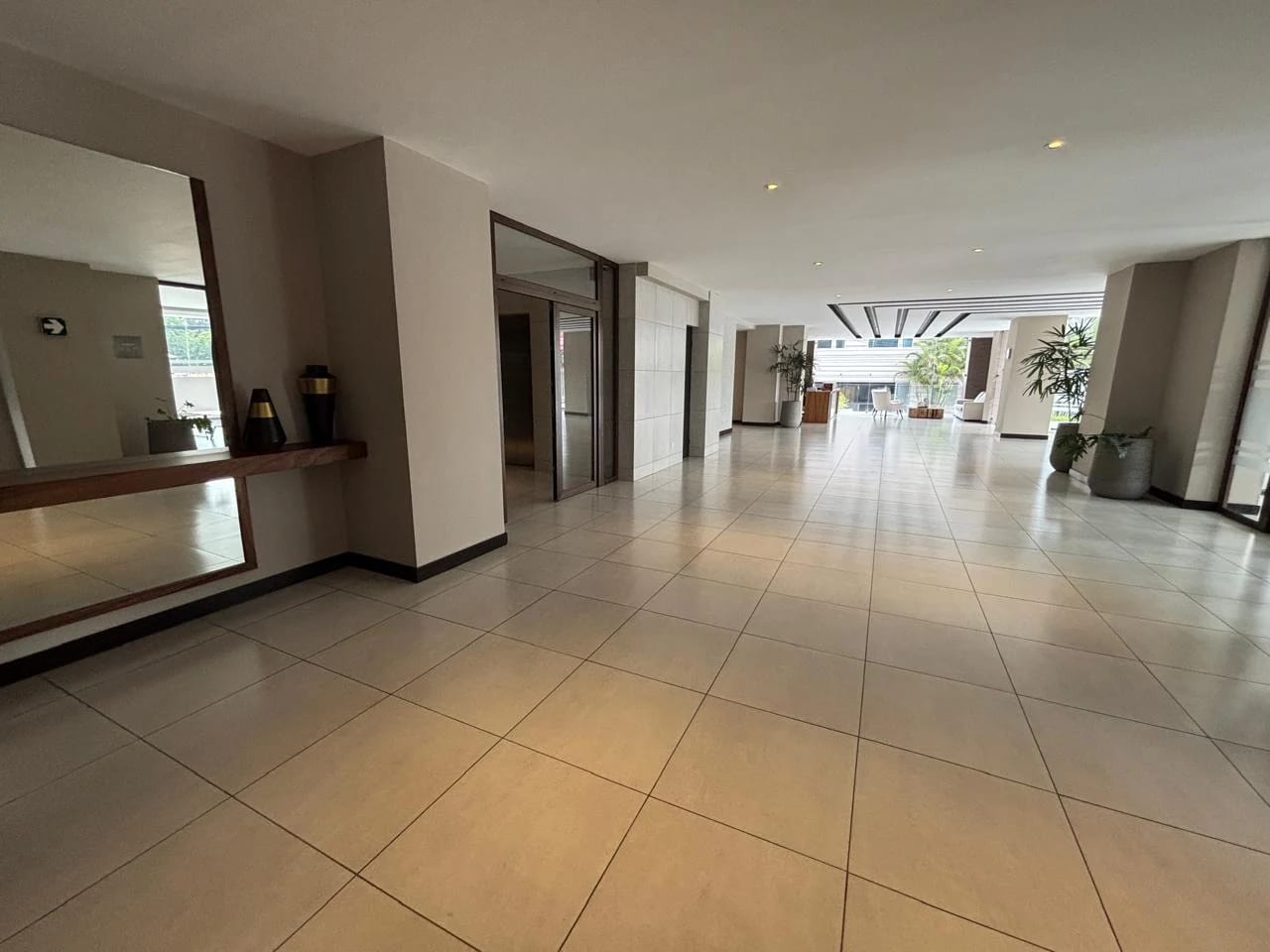 Apartamento en Venta en Habitat Ciudad Vieja, zona 10 — Apartamento en Venta en Habitat Ciudad Vieja, Zona 10, Guatemala, Ciudad — foto 1 de 17
