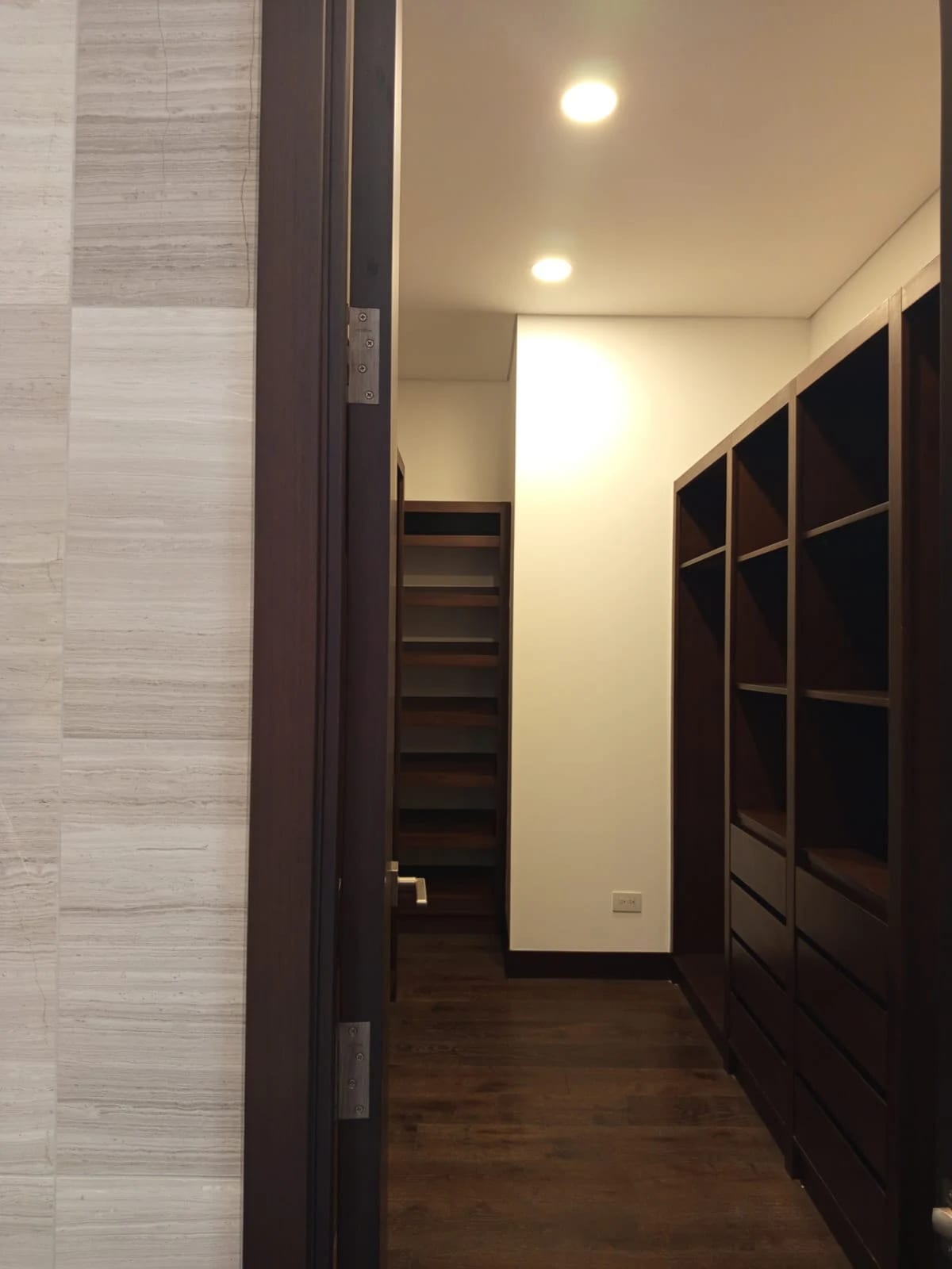 Apartamento de Lujo en Renta y Venta en zona 14 de 2 habitaciones — Apartamento en Venta en Zona 14, Guatemala, Ciudad — foto 2 de 17