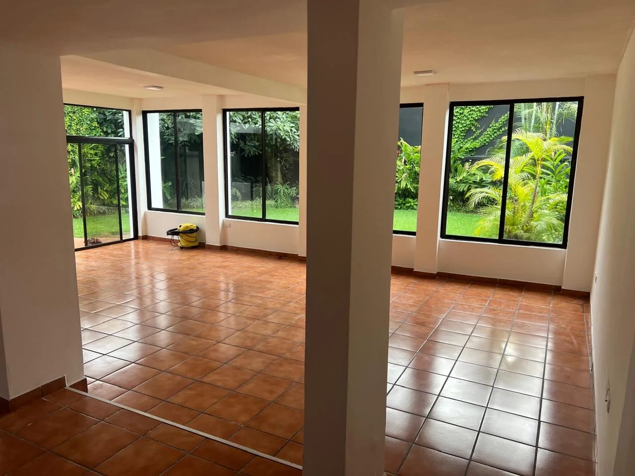 Casa en Alquiler – Zona 14 | Sector La Villa — Casa en Alquiler en La Villa, Zona 14, Guatemala, Ciudad — foto 2 de 14