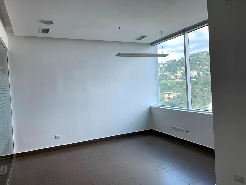 Oficinas en Alquiler | Torre IV, Zona Pradera, Zona 10 — Bodega / Ofibodega en Alquiler en Zona Pradera, Zona 10, Guatemala, Ciudad — foto 4 de 11