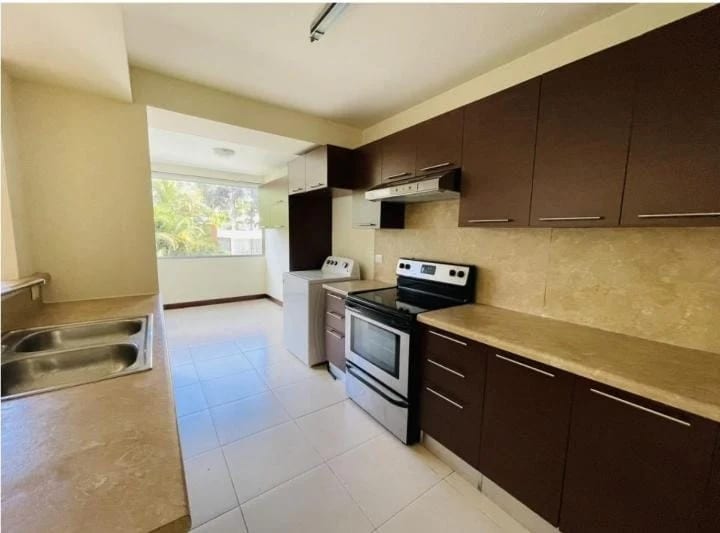 Apartamento en alquiler, Edificio Cobella, zona 14 — Apartamento en Alquiler en Cobella, Zona 14, Guatemala, Ciudad — foto 4 de 11