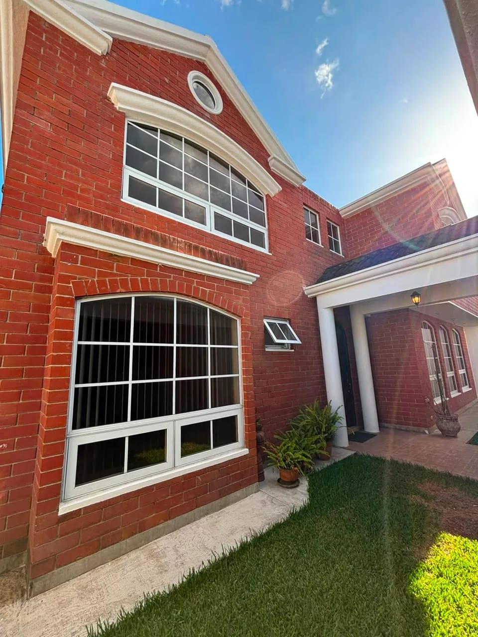 Casa en alquiler, Jardines de San Isidro, zona 16 — Casa en Alquiler en Jardines de San Isidro, Zona 16, Guatemala, Ciudad — foto 1 de 8