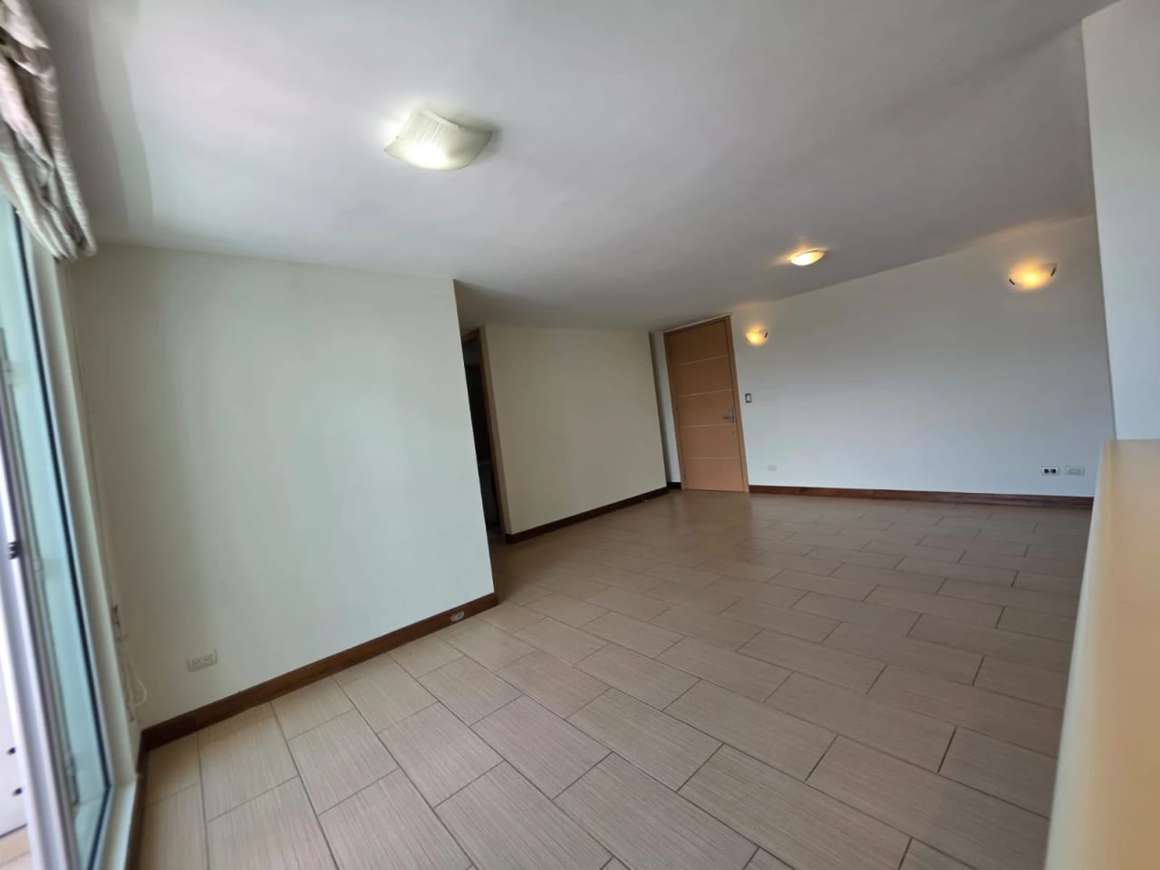 Apartamento en alquiler, Condado La Villa, zona 14 — Apartamento en Alquiler en Condado La Villa, Zona 14, Guatemala, Ciudad — foto 4 de 11