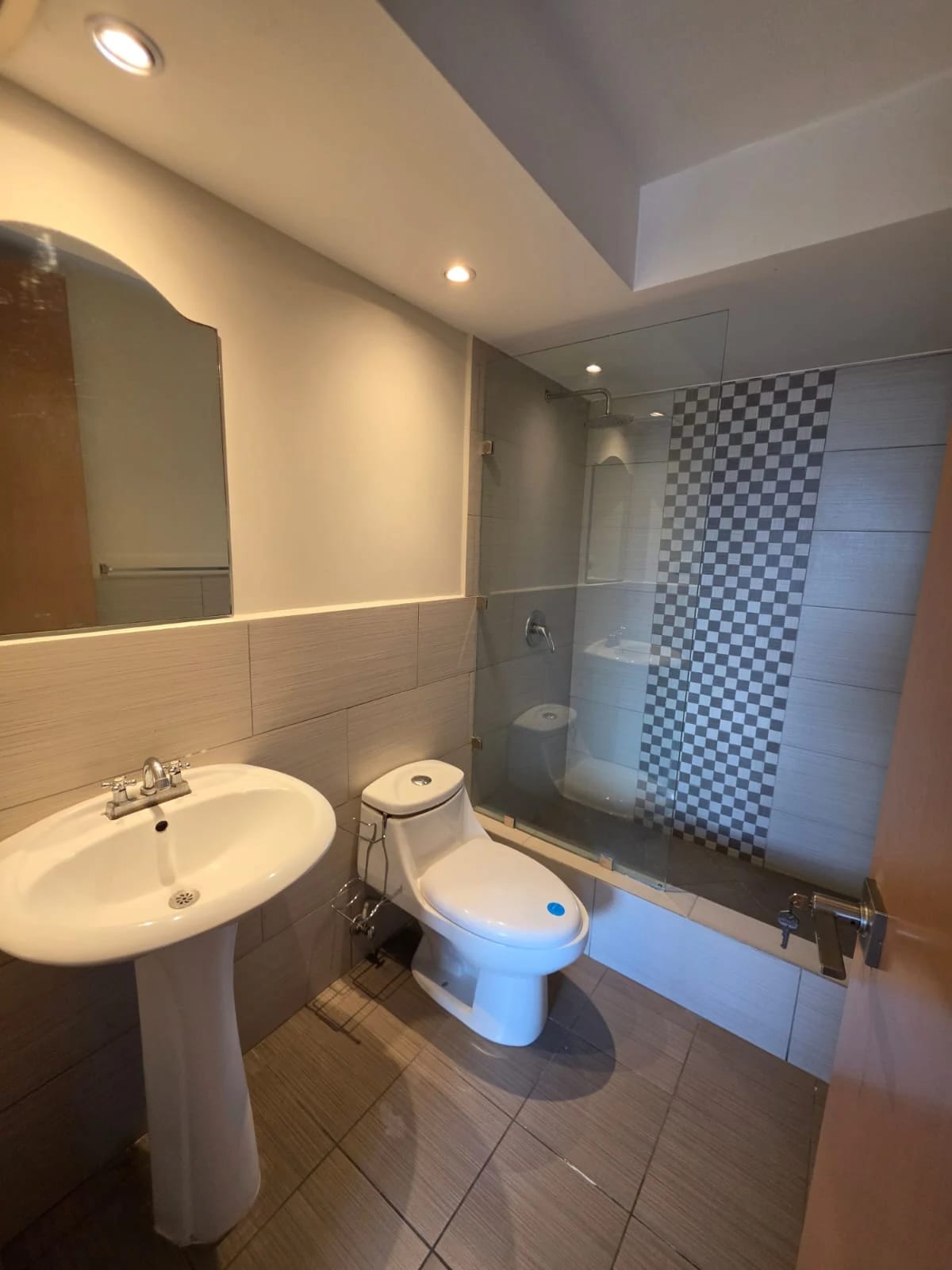 Apartamento en alquiler, Condado La Villa, zona 14 — Apartamento en Alquiler en Condado La Villa, Zona 14, Guatemala, Ciudad — foto 6 de 11
