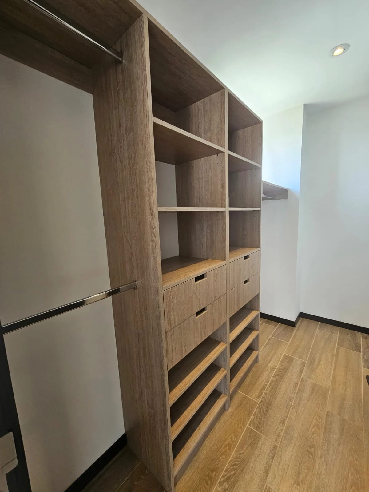 Exclusivo Apartamento en alquiler, Edificio Casa Acueducto, zona 10 — Apartamento en Alquiler en Casa Acueducto, Zona 10, Guatemala, Ciudad — foto 6 de 9