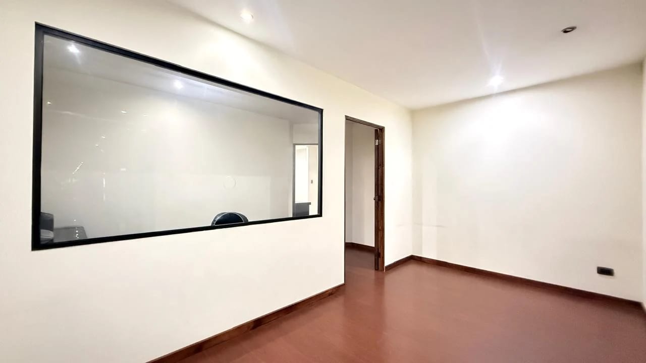 Oficina en alquiler, Edificio Reformador, zona 9 — Oficina en Alquiler en Zona 9, Guatemala, Ciudad — foto 2 de 8