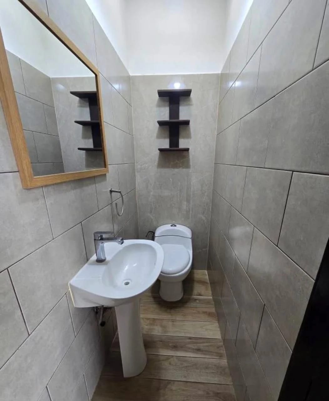 Casa en venta, Jardines de San Isidro, zona 16 — Casa en Venta en Jardines de San Isidro, Zona 16, Guatemala, Ciudad — foto 4 de 11