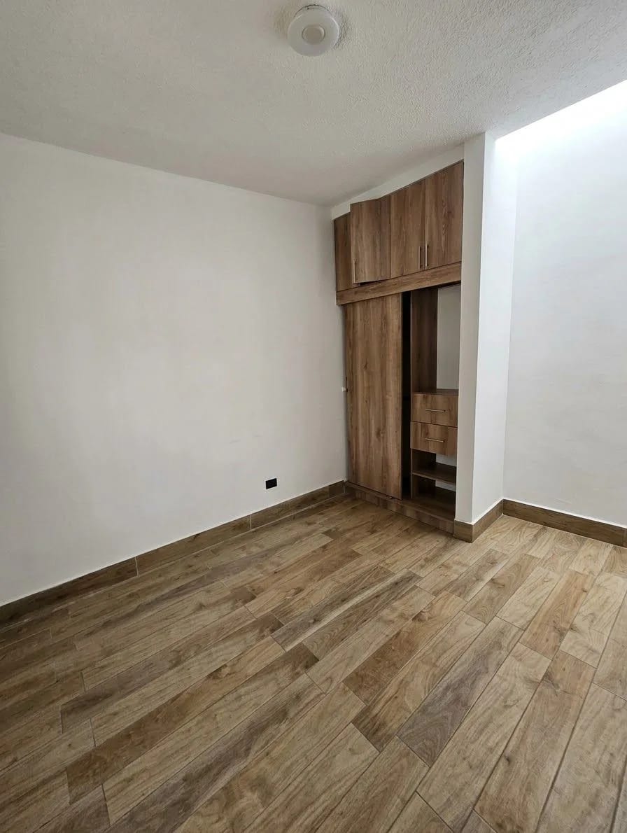 Casa en venta, Jardines de San Isidro, zona 16 — Casa en Venta en Jardines de San Isidro, Zona 16, Guatemala, Ciudad — foto 7 de 11