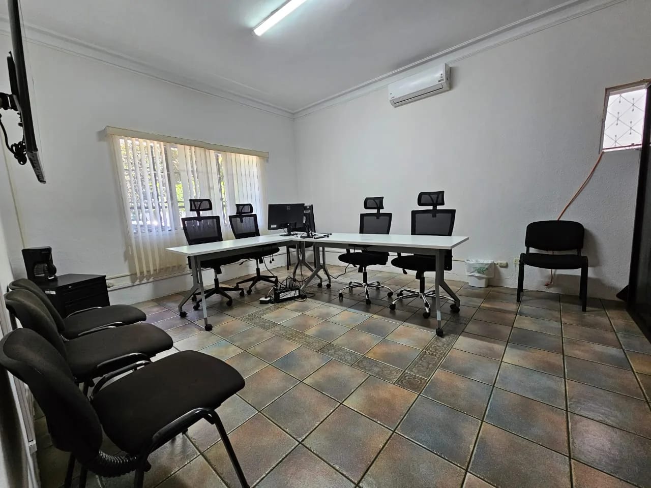 Casa en alquiler para Oficinas, zona 10 — Casa en Alquiler en Zona 10, Guatemala, Ciudad — foto 2 de 11