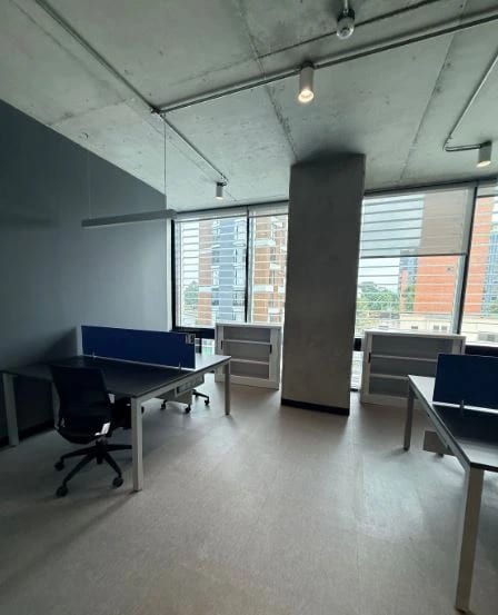 Oficina Amueblada en Alquiler Edificio Optima Centro de Negocios z. 10 — Oficina en Alquiler en Optima Centro de Negocios, Zona 10, Guatemala, Ciudad — foto 3 de 12