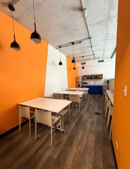 Oficina Amueblada en Alquiler Edificio Optima Centro de Negocios z. 10 — Oficina en Alquiler en Optima Centro de Negocios, Zona 10, Guatemala, Ciudad — foto 9 de 12