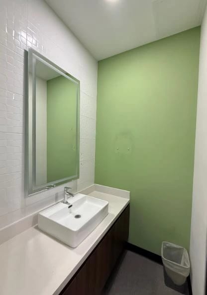 Oficina Amueblada en Alquiler Edificio Optima Centro de Negocios z. 10 — Oficina en Alquiler en Optima Centro de Negocios, Zona 10, Guatemala, Ciudad — foto 11 de 12