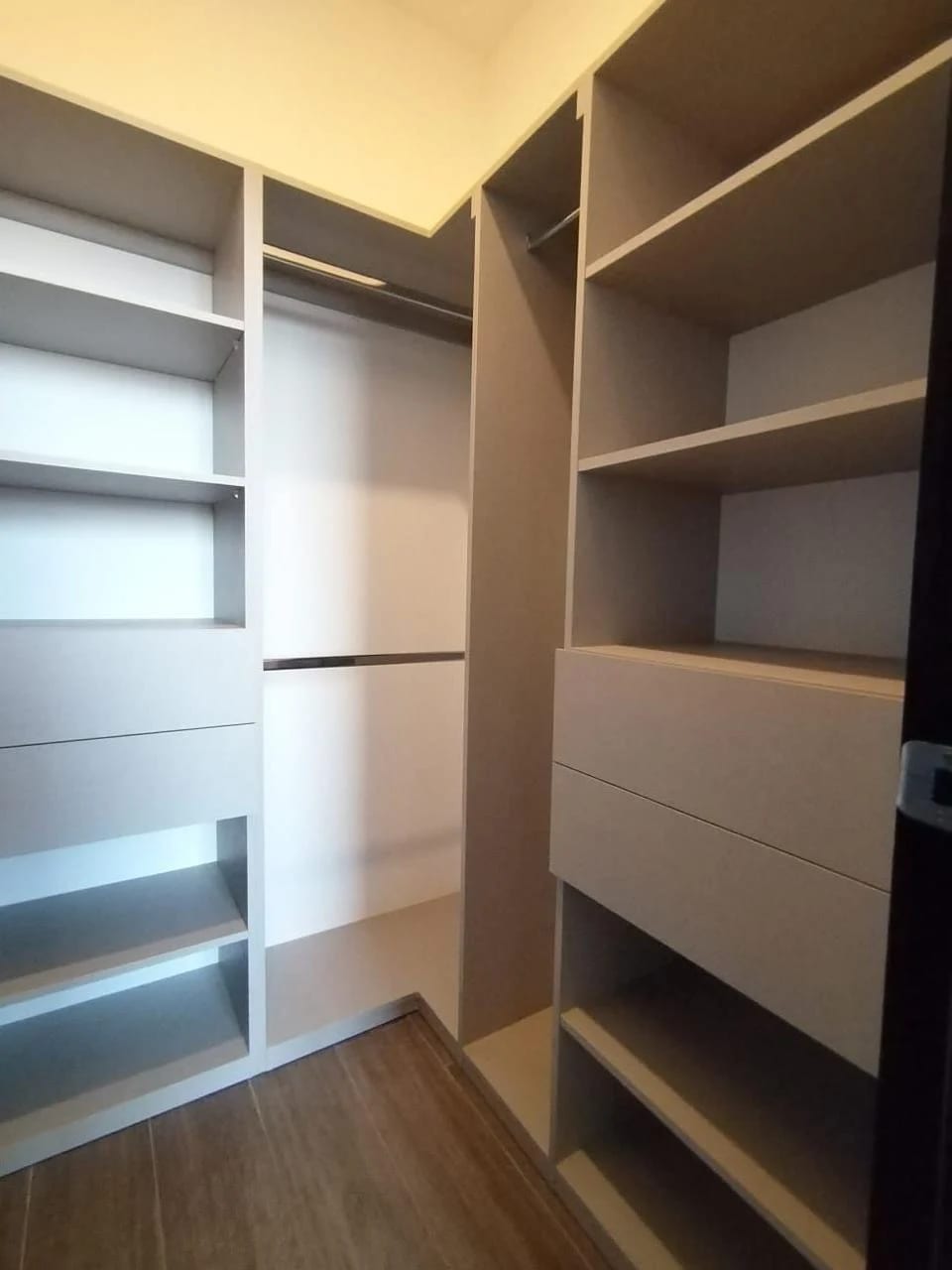 Apartamento de 1 Habitación en Alquiler, Edificio Diagoseis, zona 10 — Apartamento en Alquiler en Diagoseis, Zona 10, Guatemala, Ciudad — foto 5 de 6