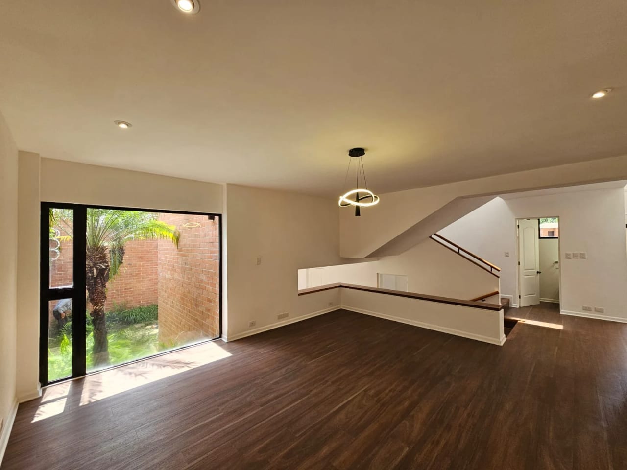 Casa remodelada en Alquiler, Condominio Elgin 2, zona 13 — Casa en Alquiler en Elgin, Zona 13, Guatemala, Ciudad — foto 1 de 16